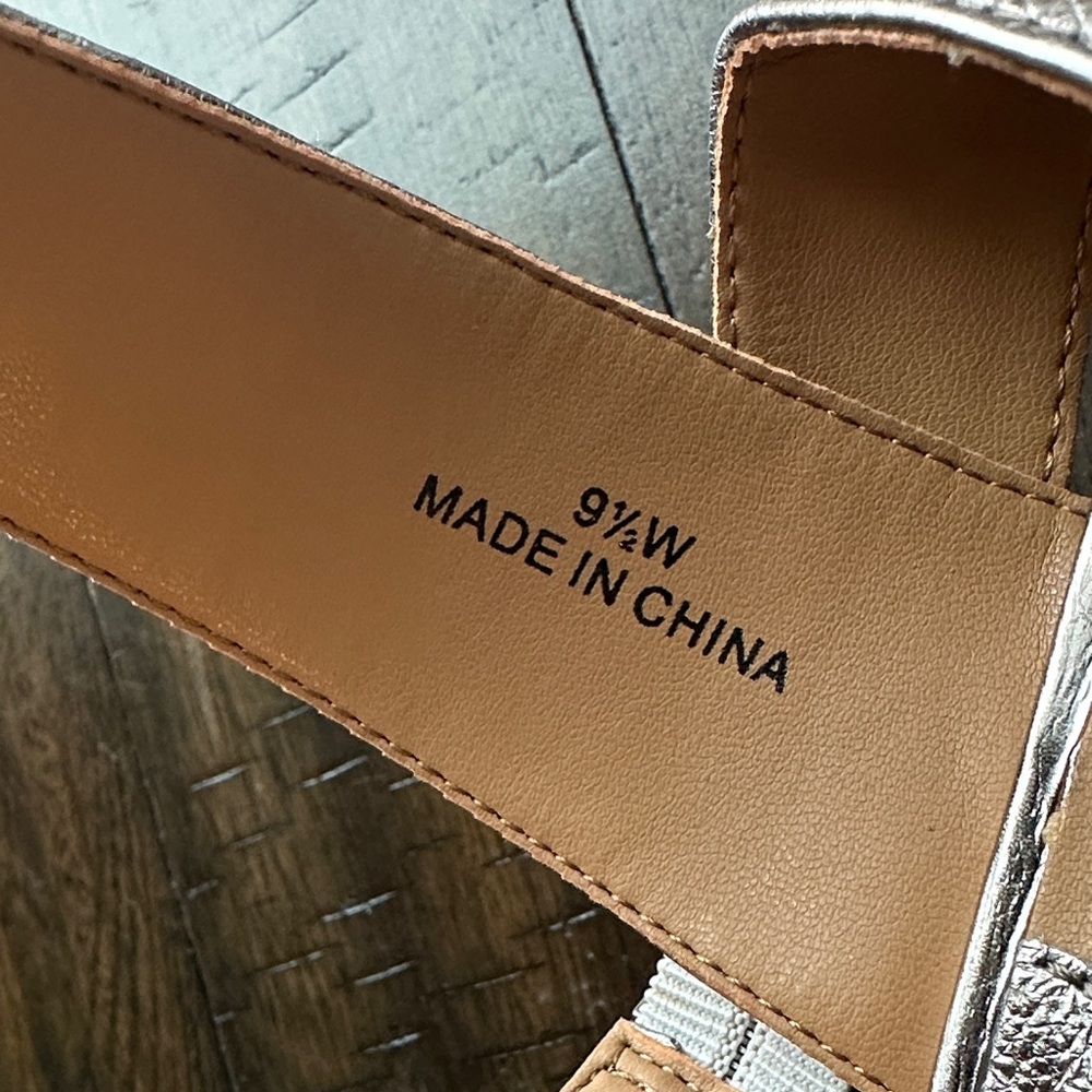 NEW J.Renee Soncino Metallic Women's Sandals - Picture 8 of 8